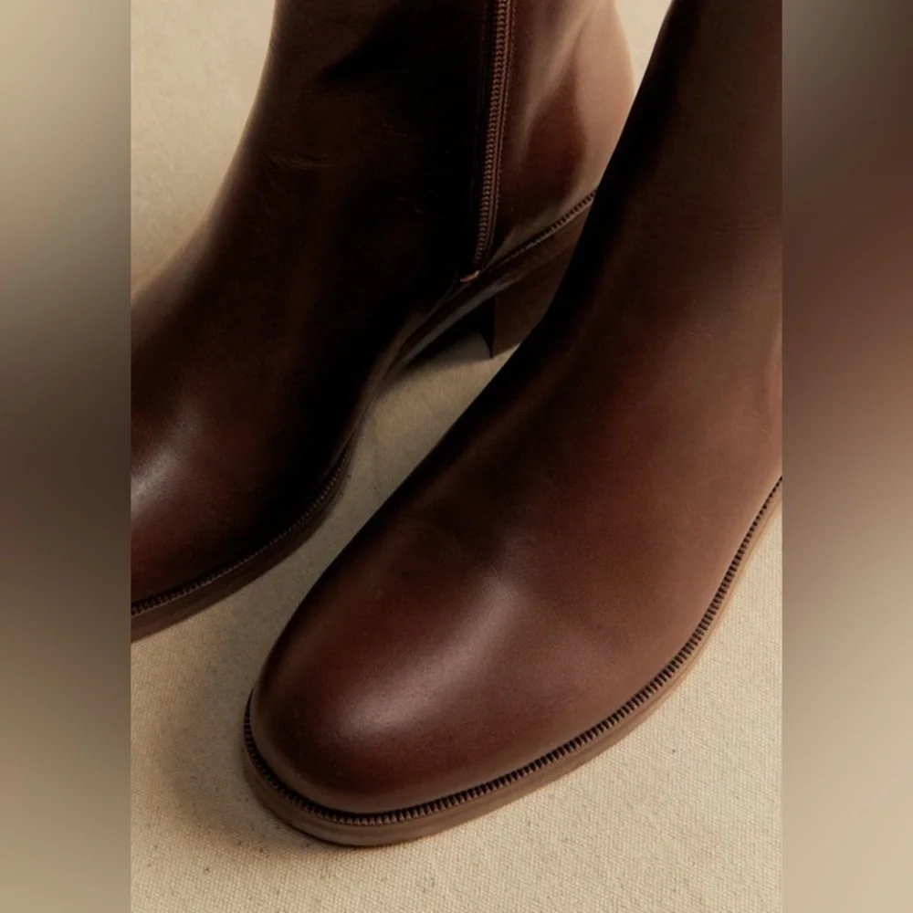 Sézane AGNÈS Ankle Low Boots in Smooth Chocolate